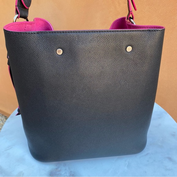 SOLD Louis Vuitton Lockme Calfskin Bucket Bag - Picture 4 of 16